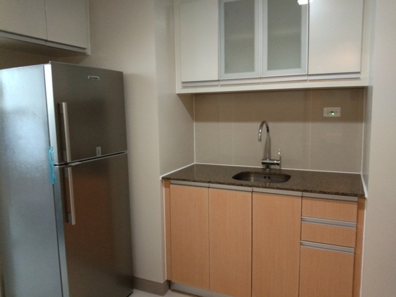 FOR RENT: 1-bedroom furnished condo in One Uptown Fort Bonifacio. New unit