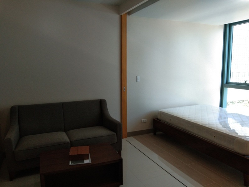 FOR RENT: 1-bedroom furnished condo in One Uptown Fort Bonifacio. New unit