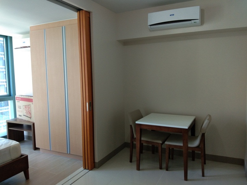 FOR RENT: 1-bedroom furnished condo in One Uptown Fort Bonifacio. New unit