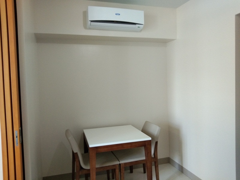 FOR RENT: 1-bedroom furnished condo in One Uptown Fort Bonifacio. New unit