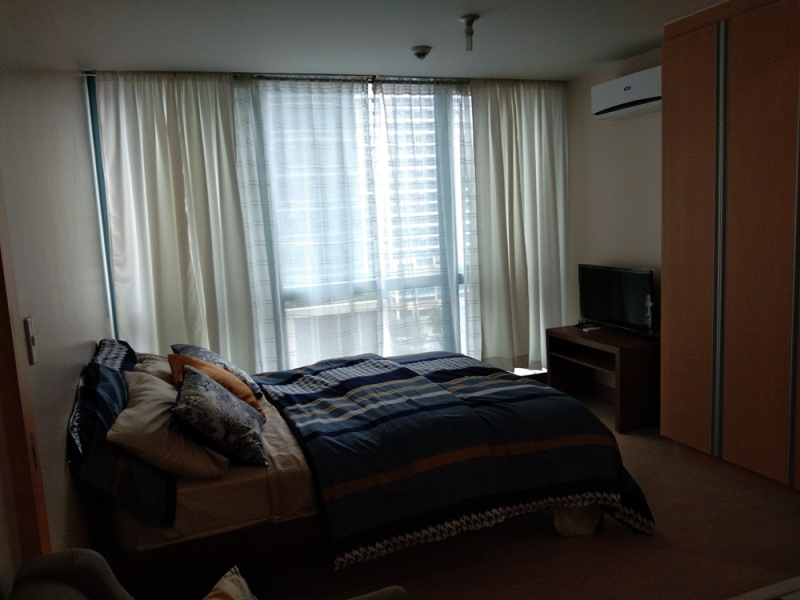 FOR RENT: 1-bedroom furnished condo in One Uptown Fort Bonifacio. New unit