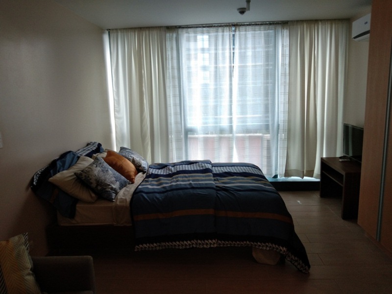FOR RENT: 1-bedroom furnished condo in One Uptown Fort Bonifacio. New unit