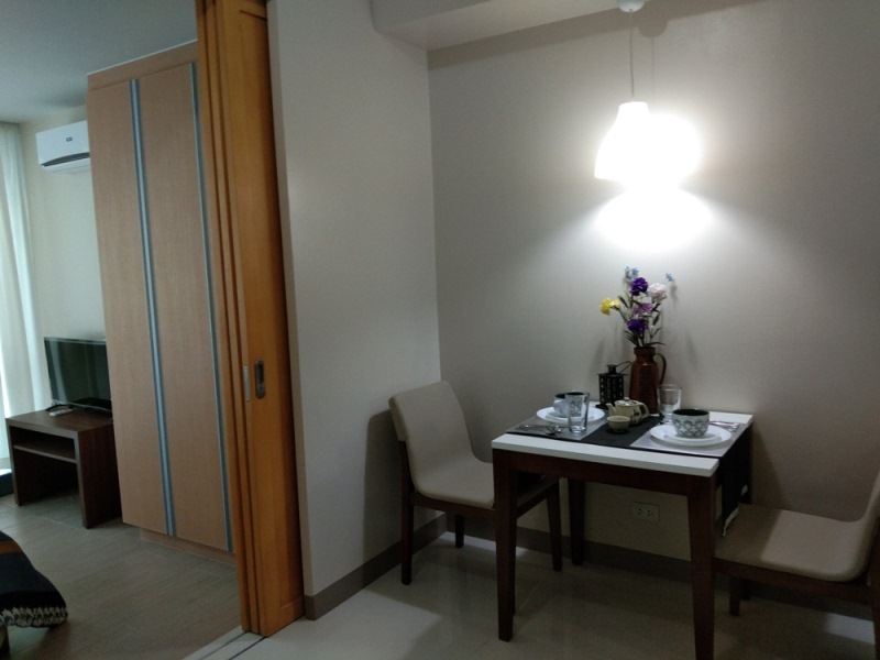 FOR RENT: 1-bedroom furnished condo in One Uptown Fort Bonifacio. New unit