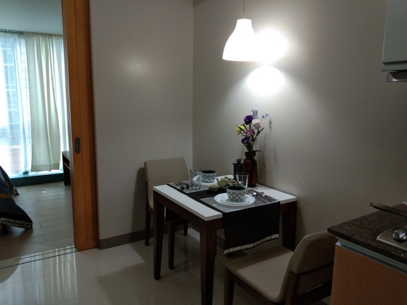 FOR RENT: 1-bedroom furnished condo in One Uptown Fort Bonifacio. New unit