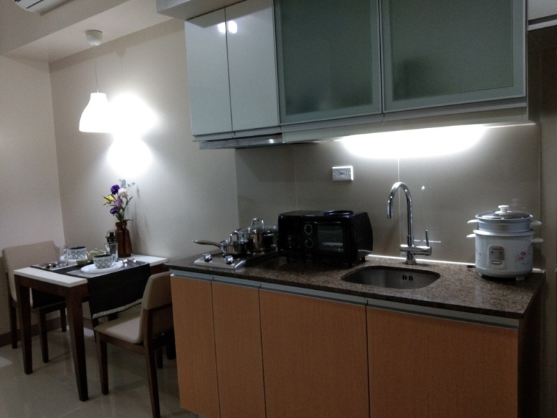 FOR RENT: 1-bedroom furnished condo in One Uptown Fort Bonifacio. New unit