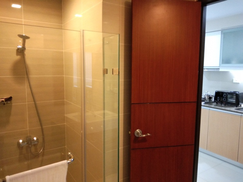 FOR RENT: 1-bedroom furnished condo in One Uptown Fort Bonifacio. New unit