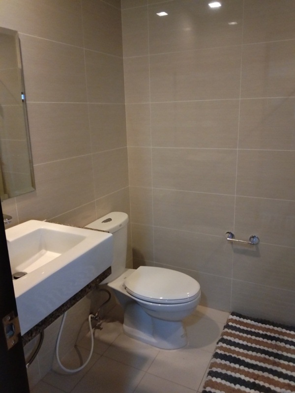 FOR RENT: 1-bedroom furnished condo in One Uptown Fort Bonifacio. New unit