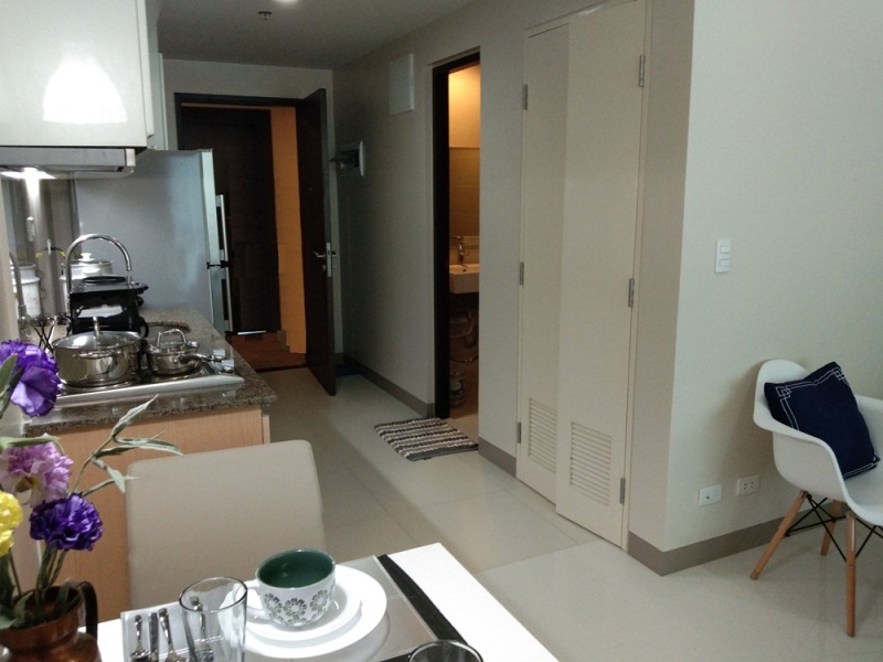 FOR RENT: 1-bedroom furnished condo in One Uptown Fort Bonifacio. New unit