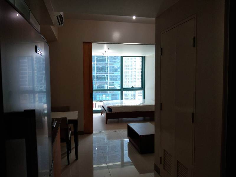 FOR RENT: 1-bedroom furnished condo in One Uptown Fort Bonifacio. New unit