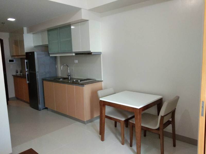 FOR RENT: 1-bedroom furnished condo in One Uptown Fort Bonifacio. New unit