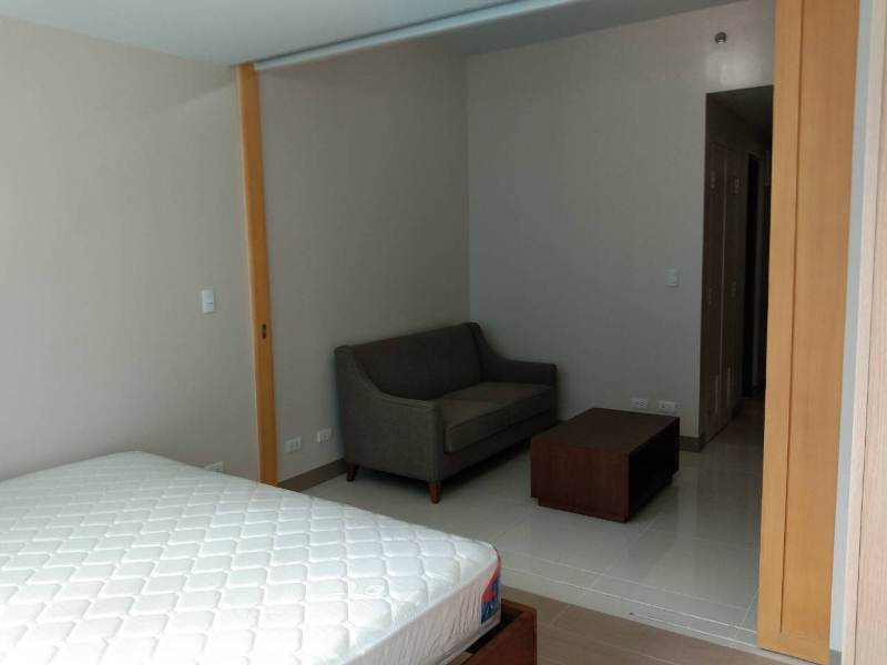 FOR RENT: 1-bedroom furnished condo in One Uptown Fort Bonifacio. New unit