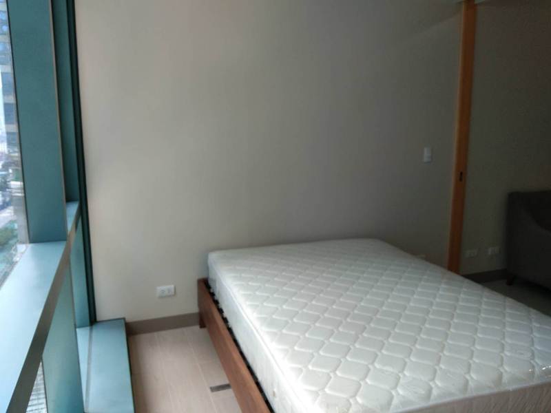 FOR RENT: 1-bedroom furnished condo in One Uptown Fort Bonifacio. New unit