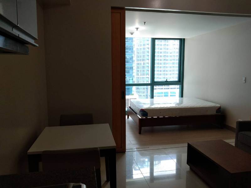 FOR RENT: 1-bedroom furnished condo in One Uptown Fort Bonifacio. New unit