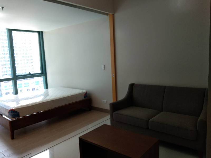FOR RENT: 1-bedroom furnished condo in One Uptown Fort Bonifacio. New unit