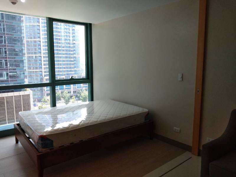 FOR RENT: 1-bedroom furnished condo in One Uptown Fort Bonifacio. New unit