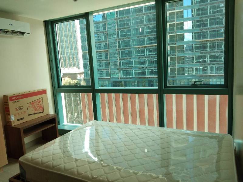 FOR RENT: 1-bedroom furnished condo in One Uptown Fort Bonifacio. New unit