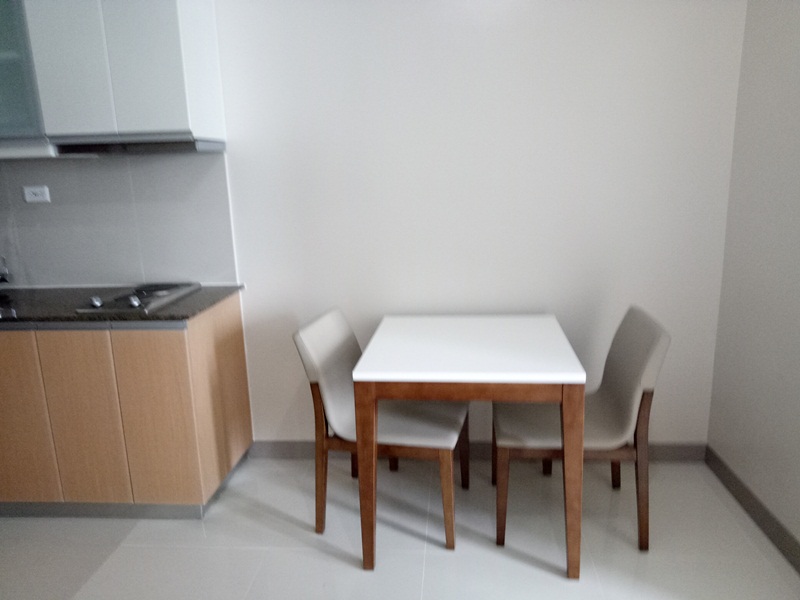 FOR RENT: 1-bedroom furnished condo in One Uptown Fort Bonifacio. New unit