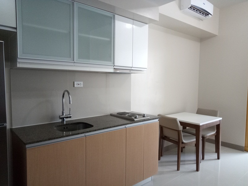 FOR RENT: 1-bedroom furnished condo in One Uptown Fort Bonifacio. New unit