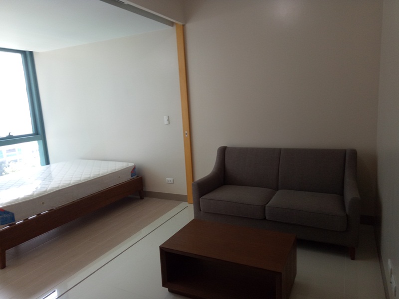 FOR RENT: 1-bedroom furnished condo in One Uptown Fort Bonifacio. New unit