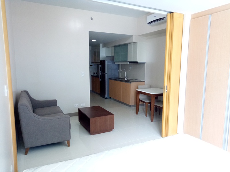 FOR RENT: 1-bedroom furnished condo in One Uptown Fort Bonifacio. New unit