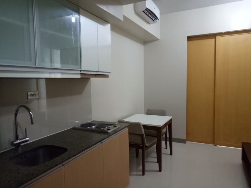 FOR RENT: 1-bedroom furnished condo in One Uptown Fort Bonifacio. New unit