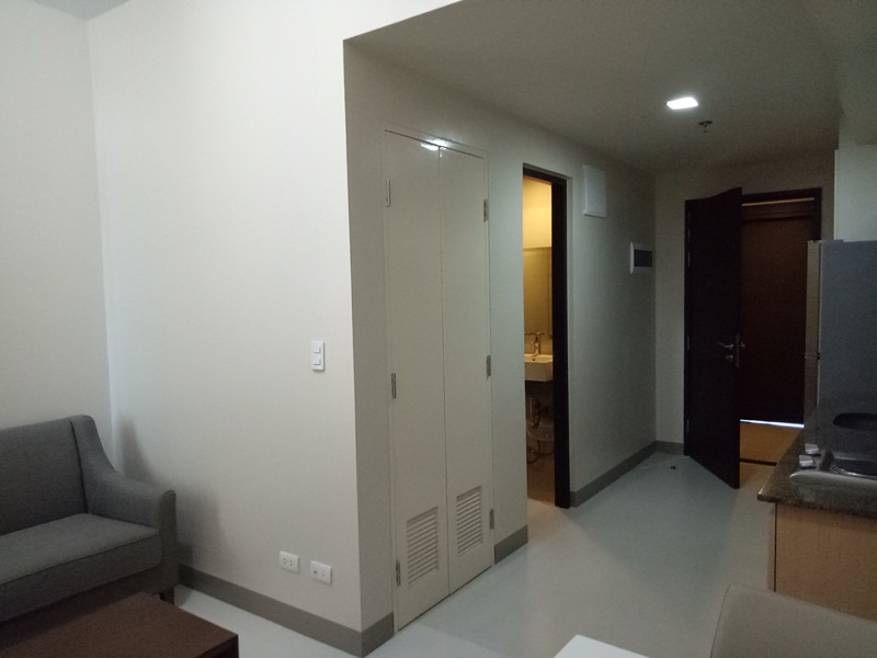 FOR RENT: 1-bedroom furnished condo in One Uptown Fort Bonifacio. New unit