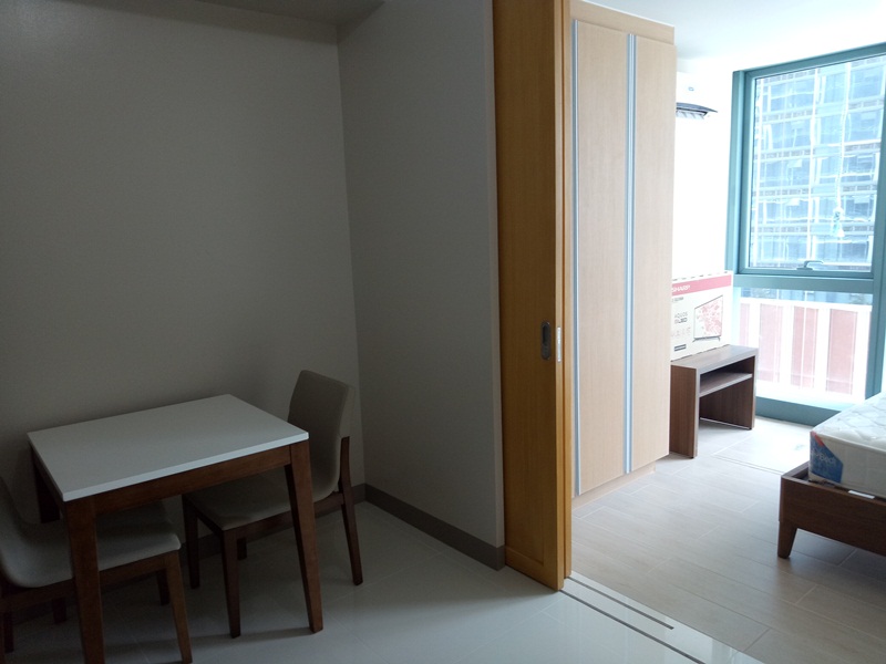 FOR RENT: 1-bedroom furnished condo in One Uptown Fort Bonifacio. New unit