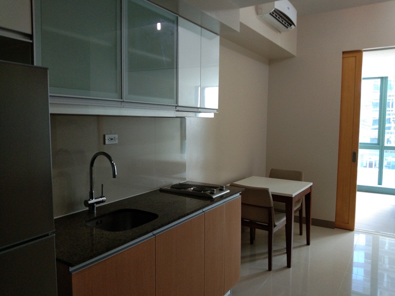 FOR RENT: 1-bedroom furnished condo in One Uptown Fort Bonifacio. New unit