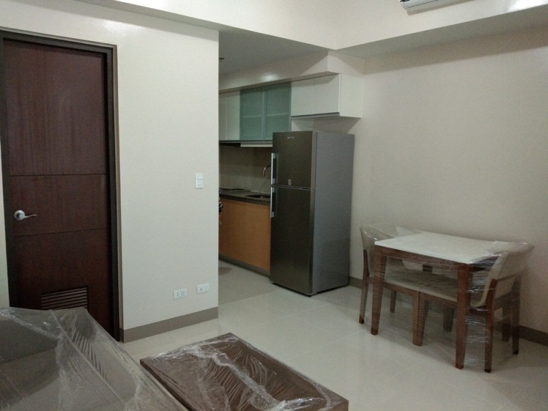 FOR RENT: 1-bedroom furnished condo with parking in One Uptown Fort Bonifacio