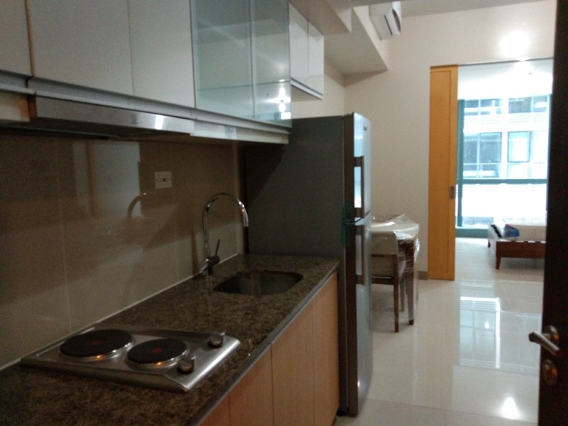 FOR RENT: 1-bedroom furnished condo with parking in One Uptown Fort Bonifacio