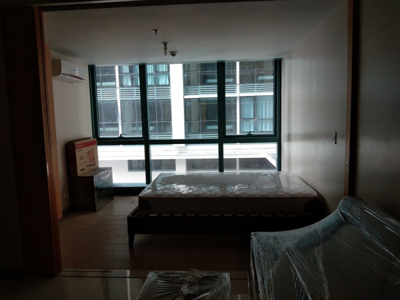 FOR RENT: 1-bedroom furnished condo with parking in One Uptown Fort Bonifacio