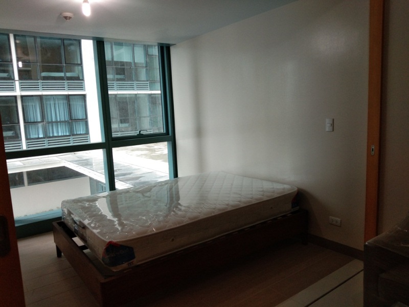 FOR RENT: 1-bedroom furnished condo with parking in One Uptown Fort Bonifacio