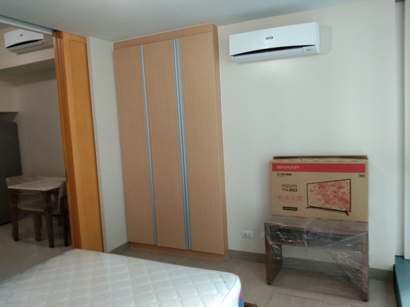 FOR RENT: 1-bedroom furnished condo with parking in One Uptown Fort Bonifacio