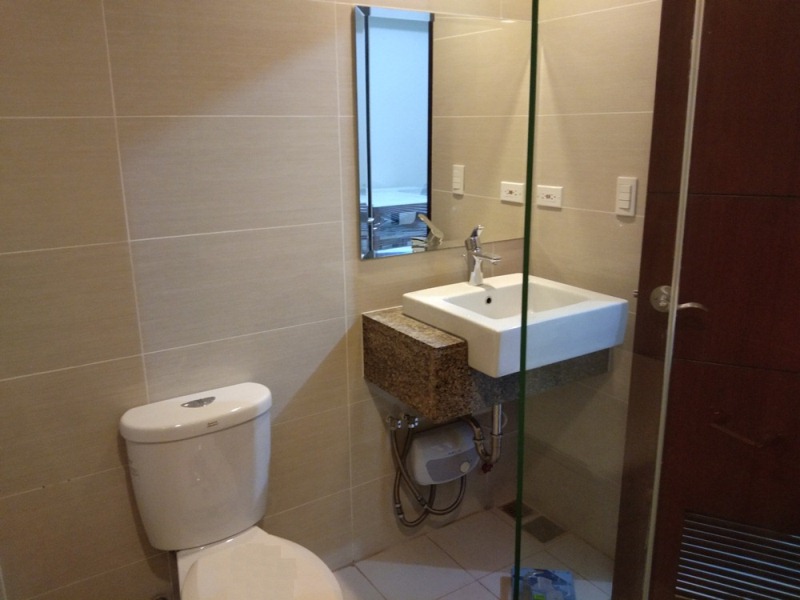 BRAND NEW: 1-bedroom furnished in One Uptown Fort Bonifacio condo for rent