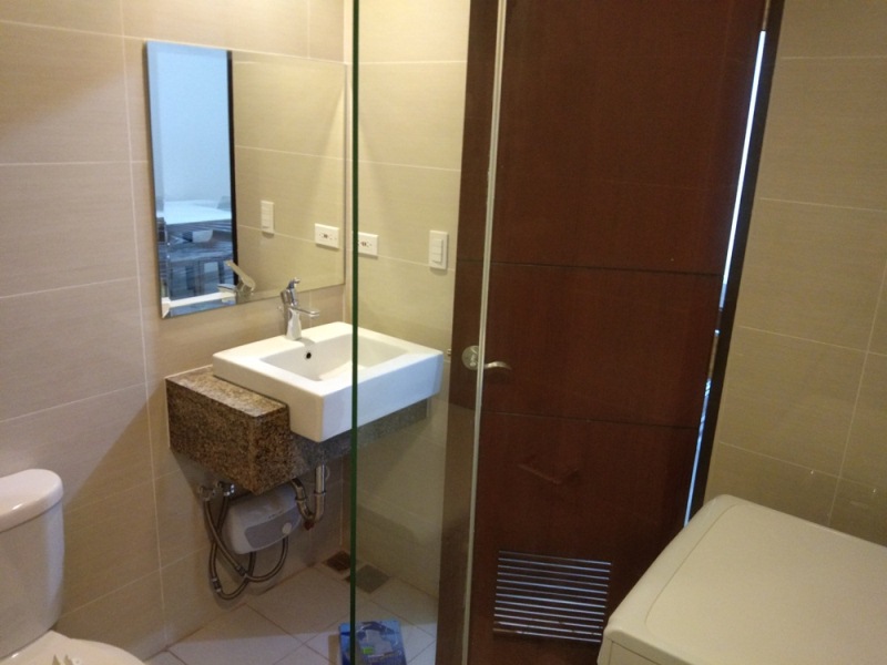 BRAND NEW: 1-bedroom furnished in One Uptown Fort Bonifacio condo for rent
