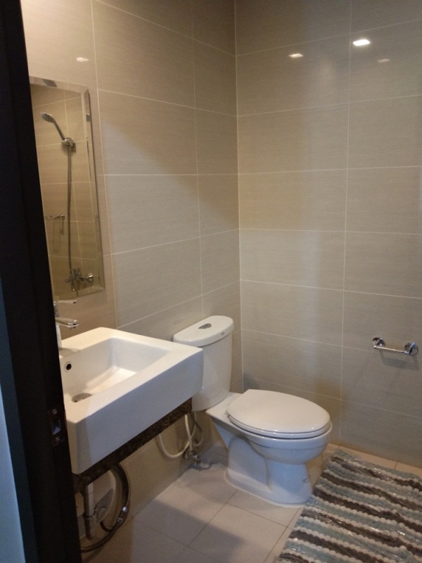 FOR RENT: 1-bedroom furnished condo in One Uptown Fort Bonifacio. New unit