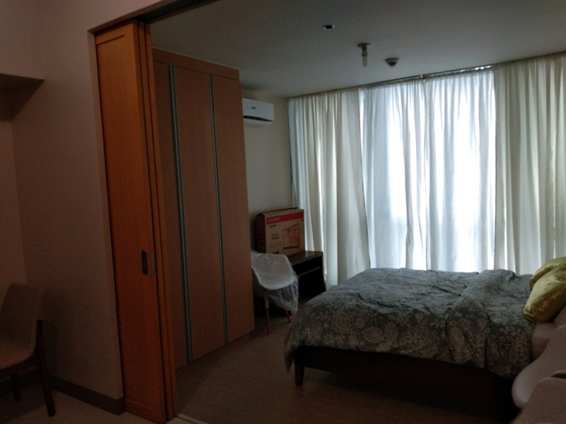 FOR RENT: 1-bedroom furnished condo in One Uptown Fort Bonifacio. New unit